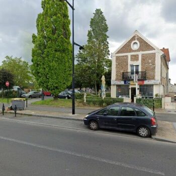 UN APPARTEMENT ET UNE PLACE DE PARKING