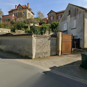 UN LOCAL À USAGE D'HABITATION