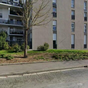 UN APPARTEMENT ET UN EMPLACEMENT DE PARKING